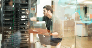 in house it vs managed difference blog